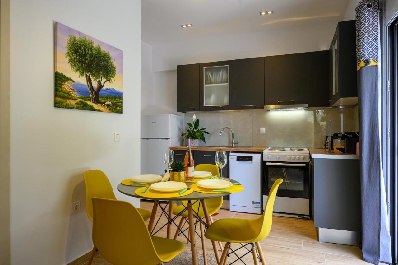 Chic Apartment In Nature, 5-Min Walk To The Beach Kalamata Luaran gambar