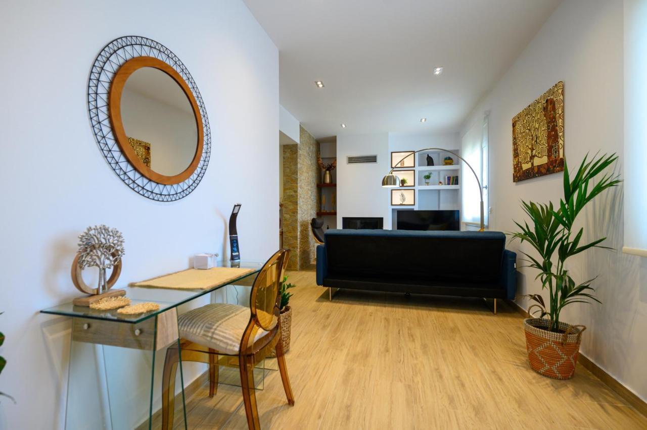 Chic Apartment In Nature, 5-Min Walk To The Beach Kalamata Luaran gambar