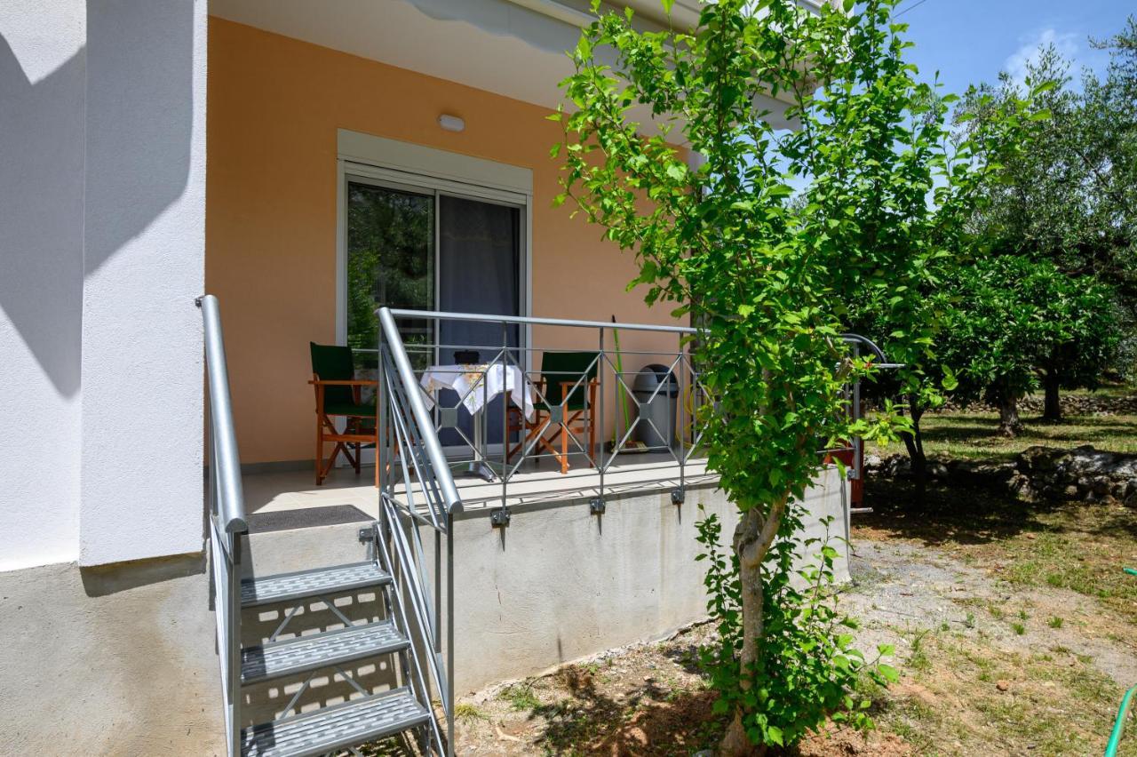 Chic Apartment In Nature, 5-Min Walk To The Beach Kalamata Luaran gambar