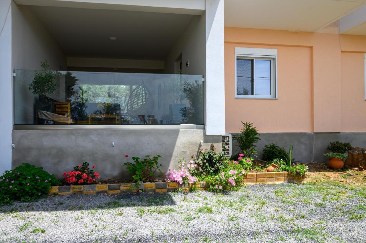 Chic Apartment In Nature, 5-Min Walk To The Beach Kalamata Luaran gambar