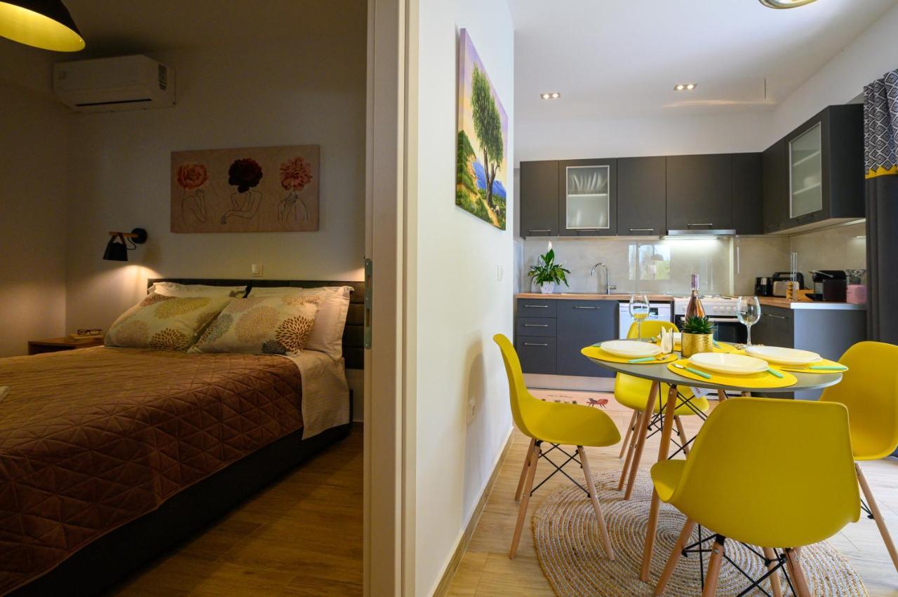 Chic Apartment In Nature, 5-Min Walk To The Beach Kalamata Luaran gambar
