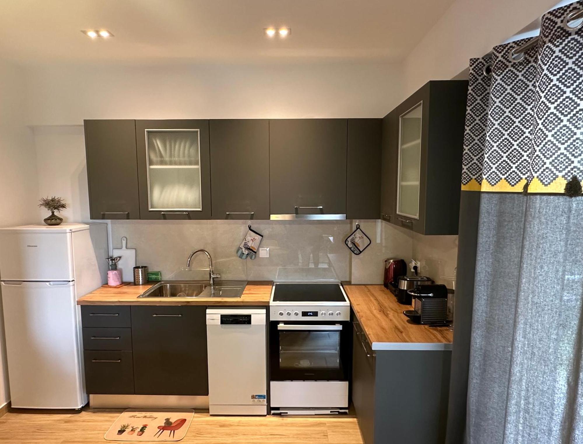 Chic Apartment In Nature, 5-Min Walk To The Beach Kalamata Luaran gambar